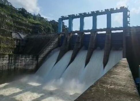 PLTA Koto Panjang Kembali Turunkan Ketinggian Bukaan Pintu Pelimpahan Waduk