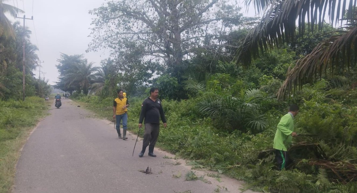 Songsong Bulan Penuh Berkah,Pemdes Pulau Lancang Laksanakan Gotong Royong Bersama”