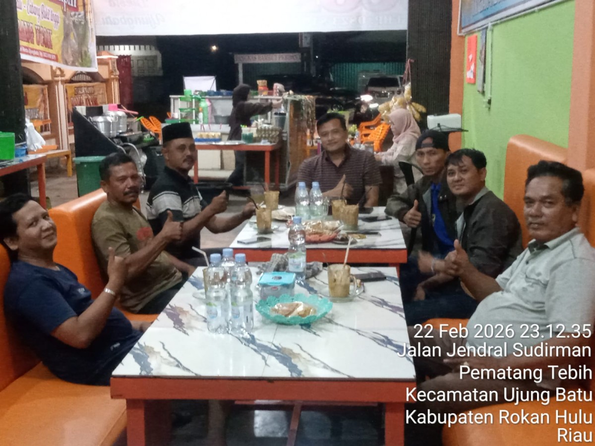 Perkuat Ukhuwah Ramadhan, Budi Darman Ngopi Bareng Wartawan di Teh Talua Malimpah