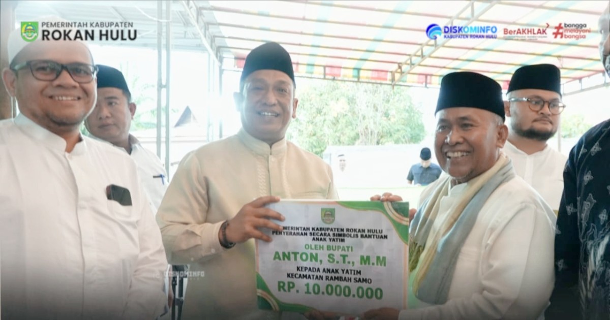 Safari Ramadan di Rambah Samo, Bupati Rohul Salurkan Bantuan untuk Warga