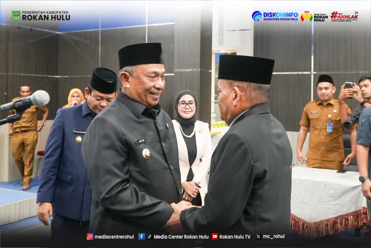 Bupati Anton Resmi Lantik Yusmar Sebagai Pj Sekda Rokan Hulu