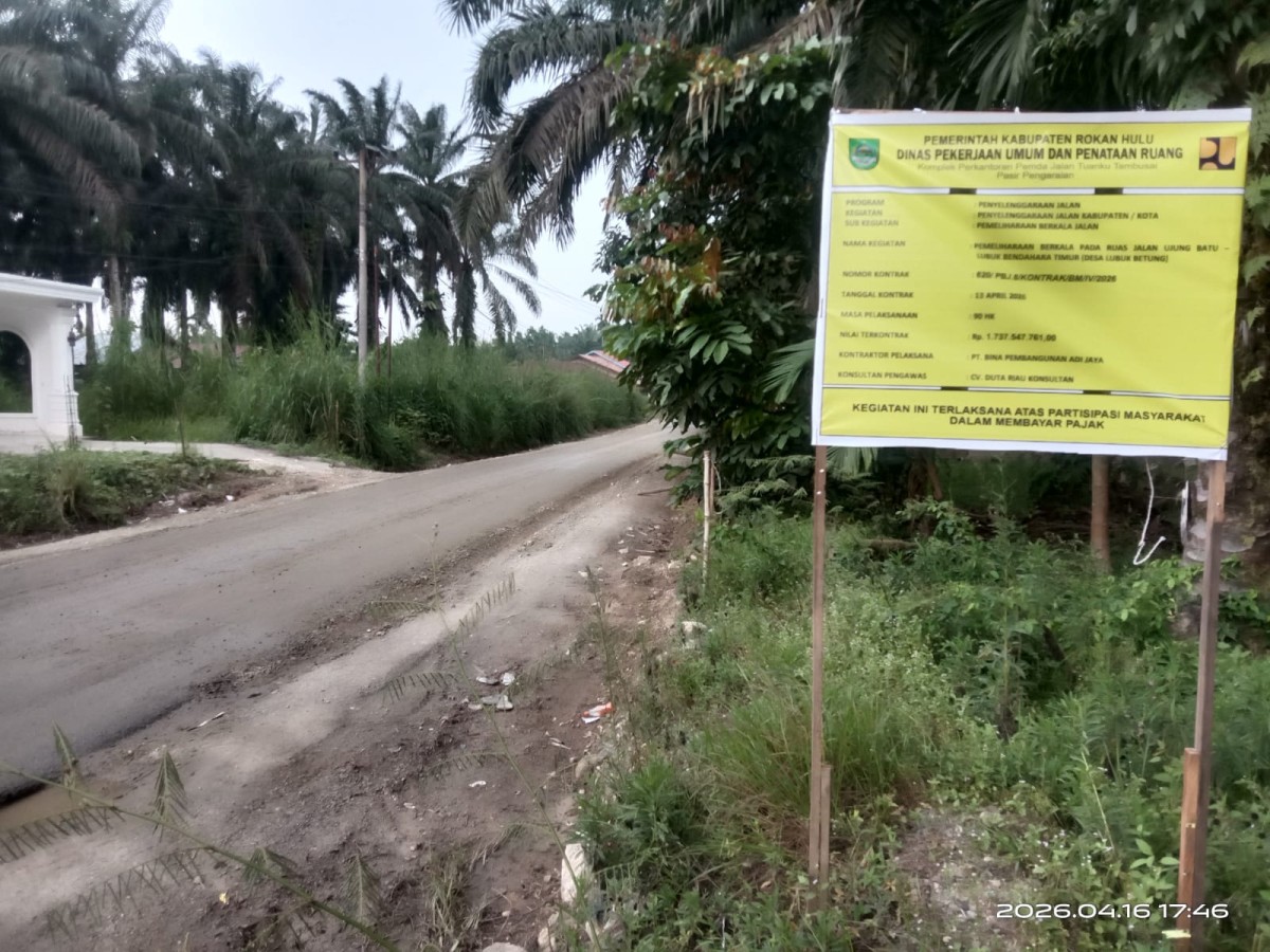 Bupati Rohul Anton Aspal Jalan Rusak di Jalan Lubuk Bendahara Timur