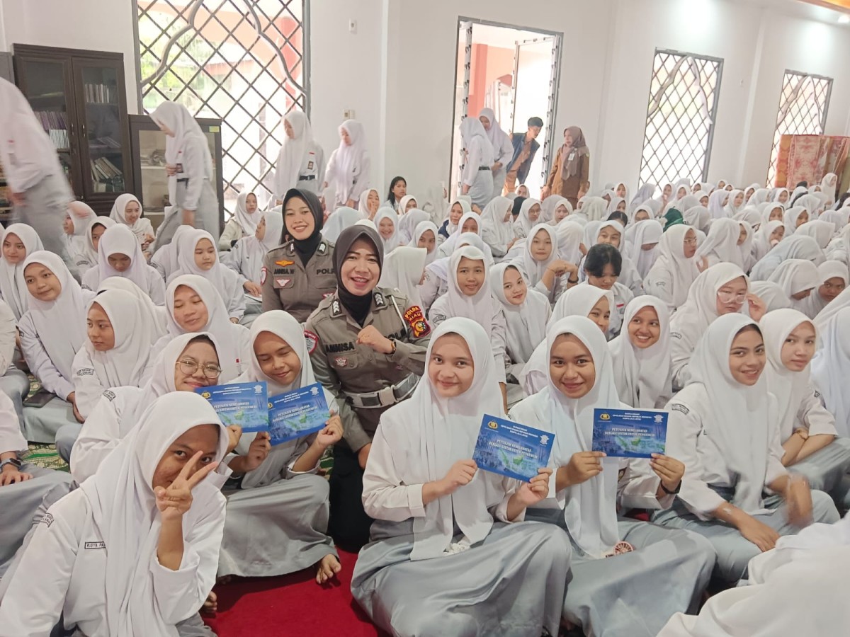 Aula SMAN 4 Pekanbaru Bergemuruh, Ditlantas Polda Riau Gaungkan Keselamatan Lalu Lintas dan Green Policing Sejak Dini