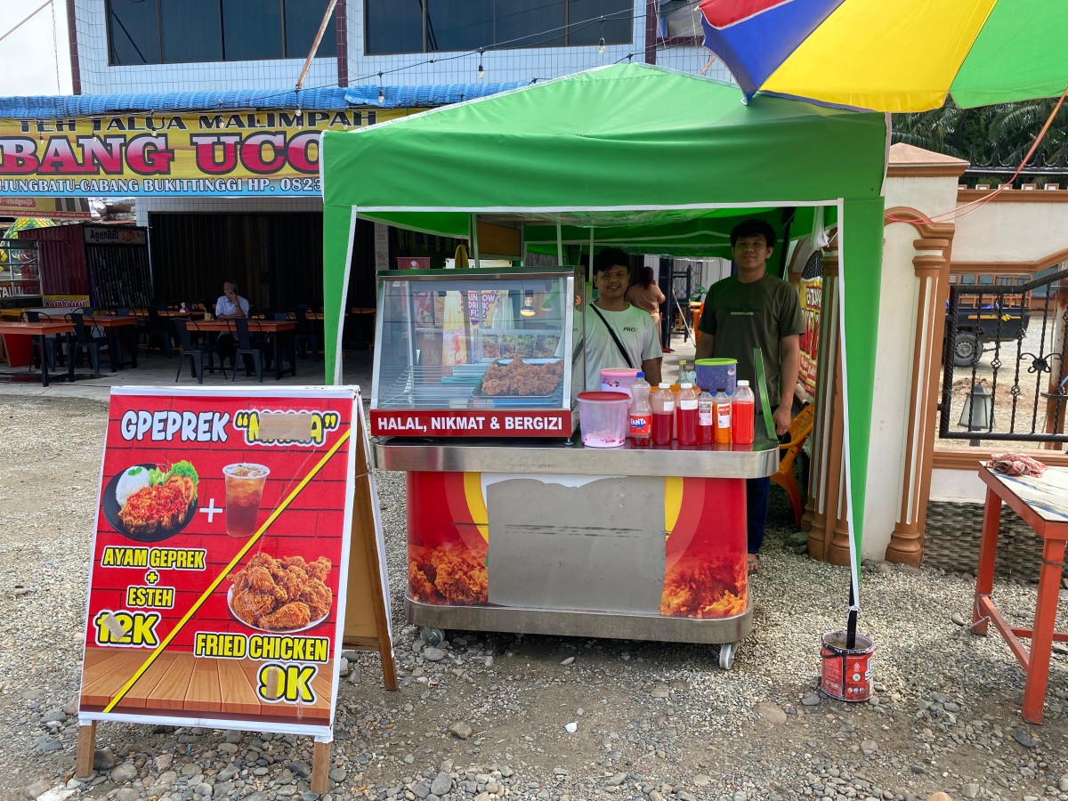 Viral.! Mie Chio Gacor Pedas Hadir di Kafe Teh Talua Malimpah Ujung Batu Rohul