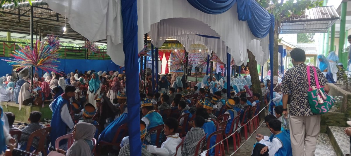 147 Siswa MIN 1 Pekanbaru Dilepas dengan Khatam Al-Qur’an, Haru dan Bahagia Warnai Perpisahan
