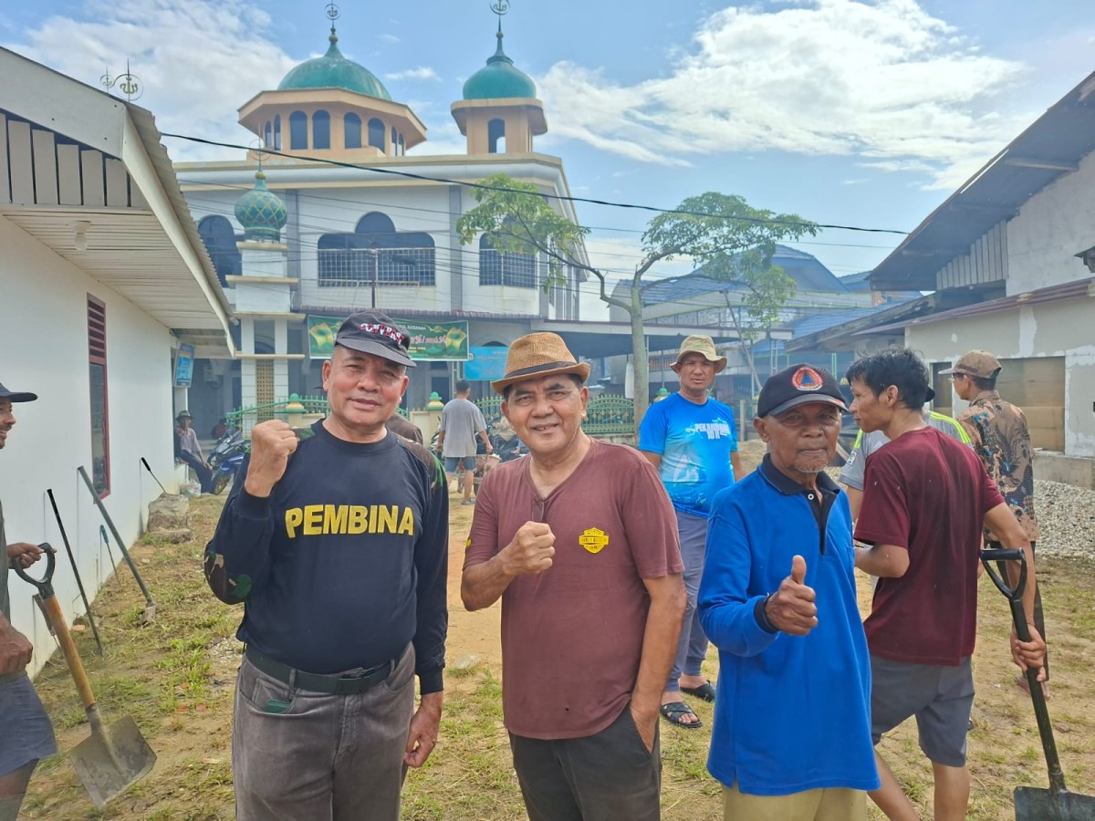 Menjelang Hari Raya Kurban 1447 H, Pengurus Masjid Nurul Hasanah RW 02 Tangkerang Barat , Sterilkan tempat Pemotongan 27 Ekor Sapi Kurban.