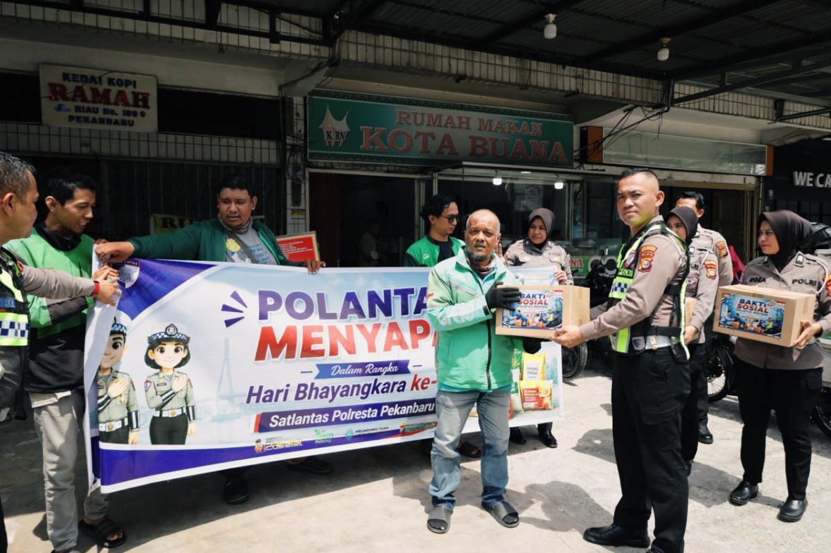 Polda Riau Salurkan 1.198 Paket Bansos dan Hadirkan Berbagai Program Sosial untuk Masyarakat