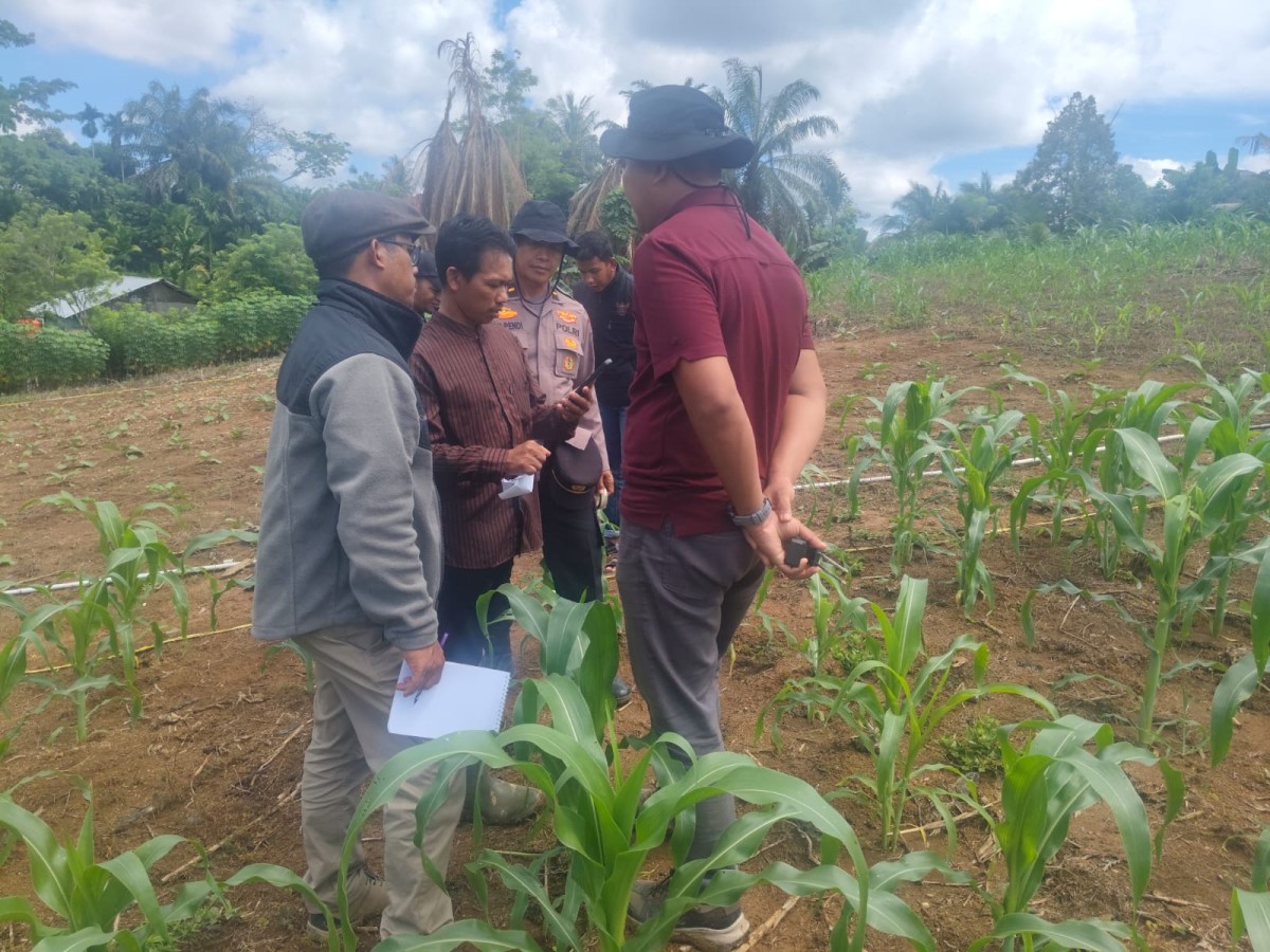 Biro SDM Polda Riau dan Polsek Rambah Samo Sambangi Program Ketahanan Pangan Didesa Marga Mulya 