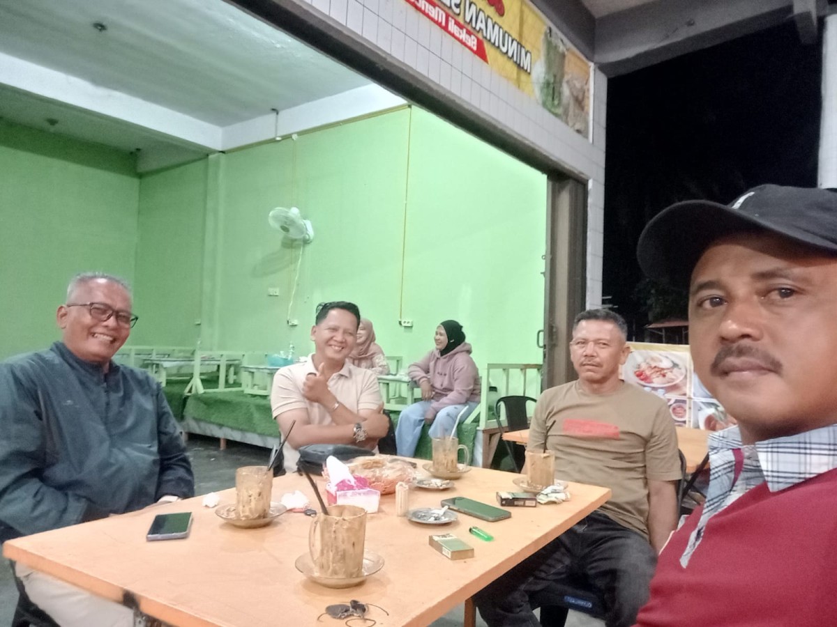 Ngopi Bareng Saudara, Ketua PAC RMRB koto Tandun Santroni Kafe Teh Talua Malimpah Ujung Batu 