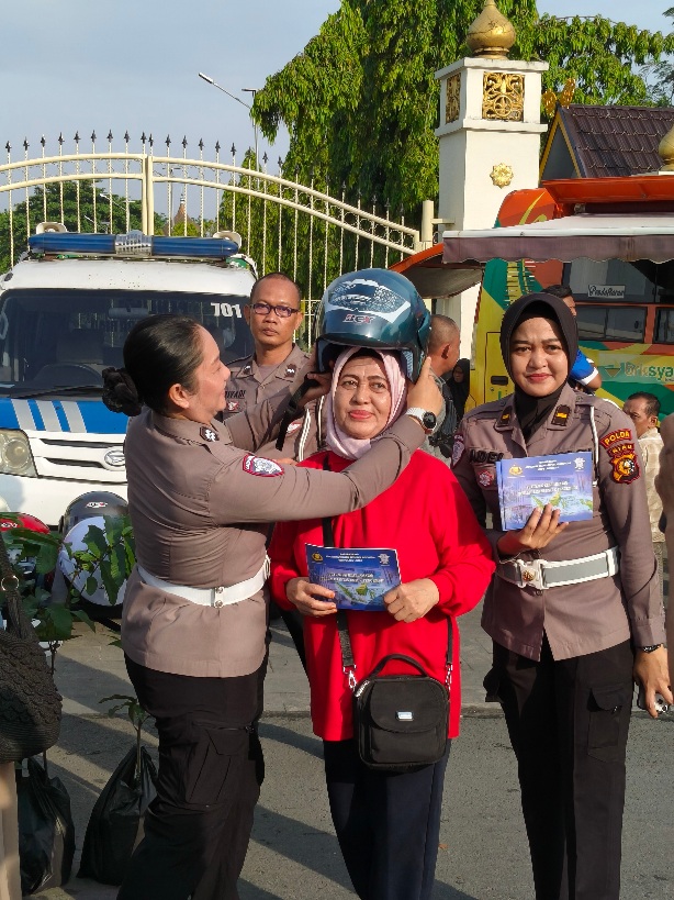 Polantas Sapa Warga di Car Free Day, Ditlantas Polda Riau Gaungkan Budaya Tertib Berlalu Lintas