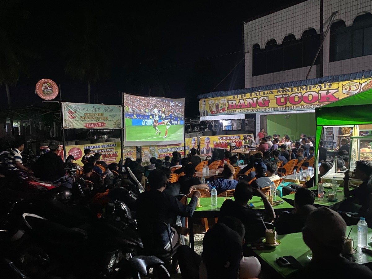 Teh Talua Malimpah Ujung Batu Meledak, Sport Nongkrong Favorit Warga Ujung Batu Saat Piala Dunia 2026