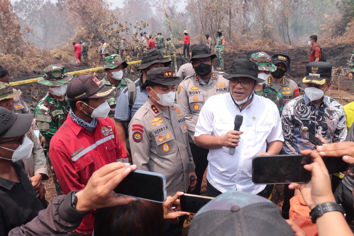 Tinjau Karhutla di Kampar, Menteri LH: Kebakaran Berada di Lahan Konsesi Perusahaan