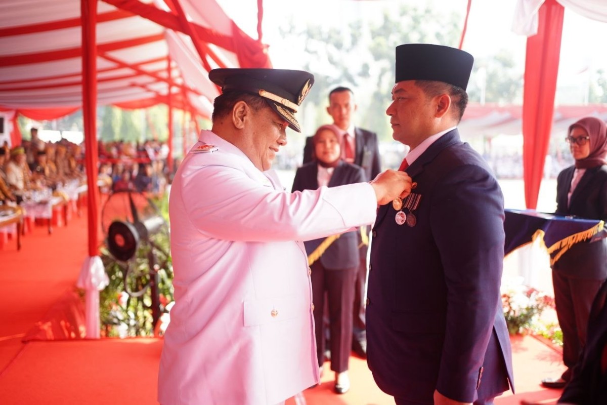 Sekdaprov Riau Raih Penghargaan Presiden Momen HUT ke-81 Kemerdekaan RI
