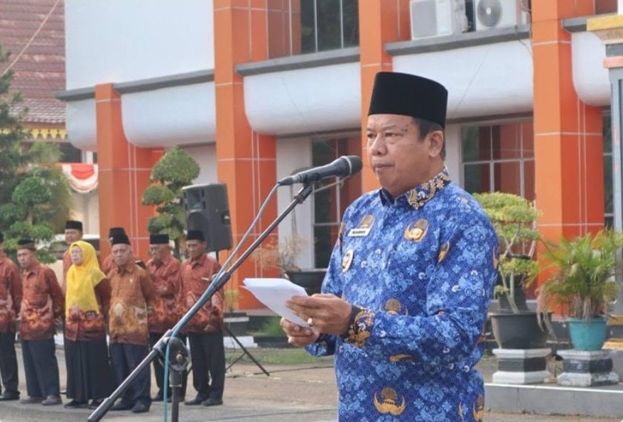 Wabup Inhu, Hendrizal memimpin upacara HUT ke-81 RI.