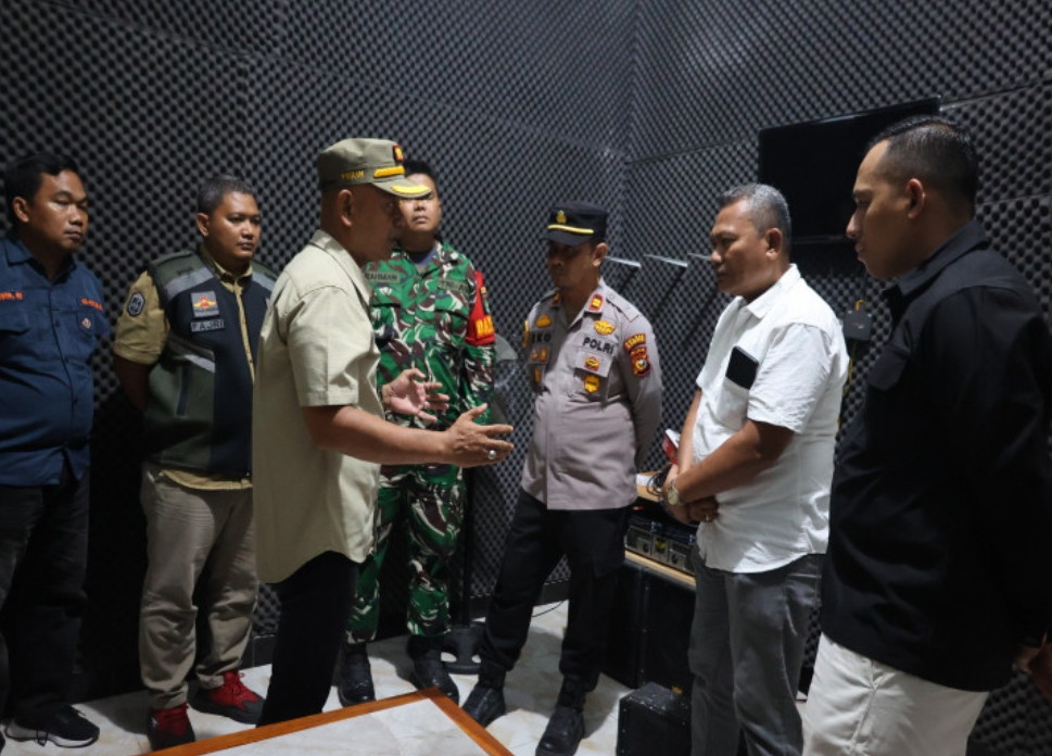 Tim Yustisi Kampar Segel Tujuh Warung Karaoke di Dua Desa Bangkinang