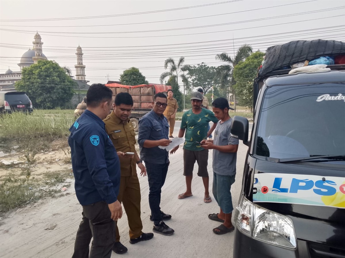 Modus Pakai Stiker LPS, Tim DLHK dan Satpol PP Pekanbaru Amankan Tiga Angkutan Sampah Ilegal 