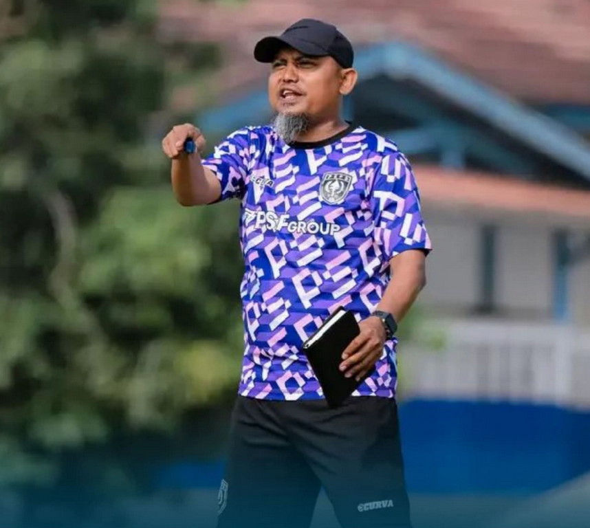 Reuni Coach Akhyar Saat PSPS Menjamu Persiraja di Stadion Kaharuddin Nst