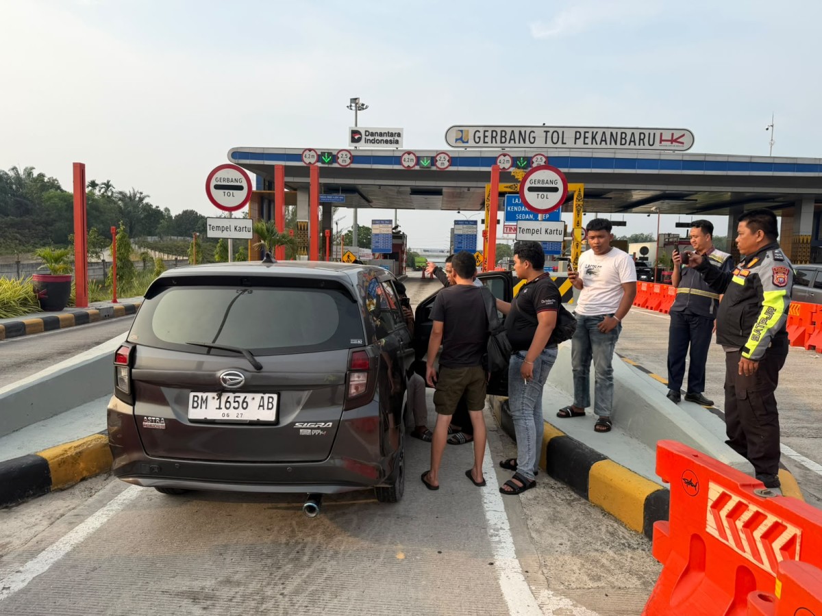 PJR Polda Riau Amankan Pengemudi di Gerbang Tol Muara Fajar, Situasi Kembali Kondusif