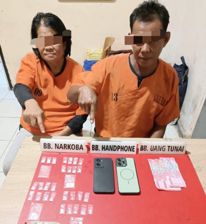 Buang Paket Sabu ke Parit, Suami-Istri Pengedar Narkoba Dibekuk Polsek Tapung