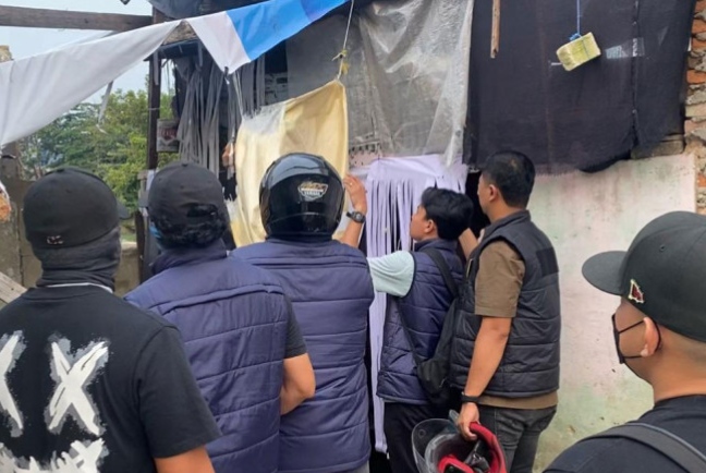 Gubuk Tempat Transaksi Narkoba di Pangeran Hidayat Dihancurkan Aparat