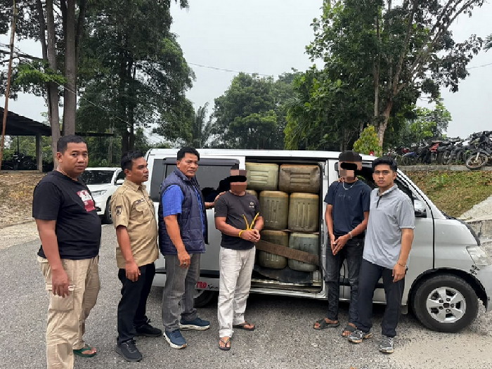 Polisi Cegat Mobil Bermuatan 75 Jeriken BBM Subsidi di Kuansing