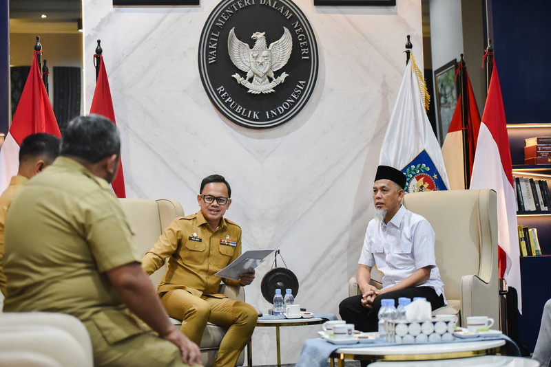 Wako Dumai Bahas Soal Buruh Pelabuhan Bersama Wamendagri